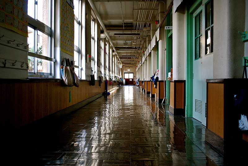 Walkie-Talkies-for-Schools - school corridor